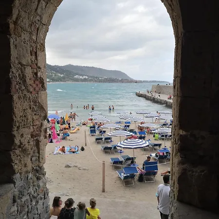 Ciclamino By The Sea In Cefalu *