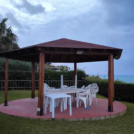 Ciclamino By The Sea In Cefalu Lascari